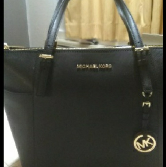 Handbags - Hand bags